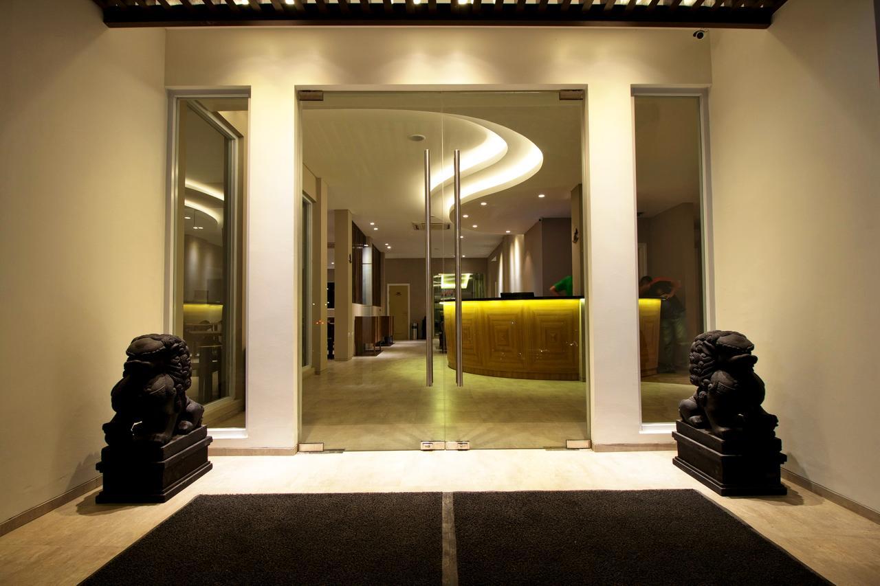 Vinotel Cirebon Exterior foto